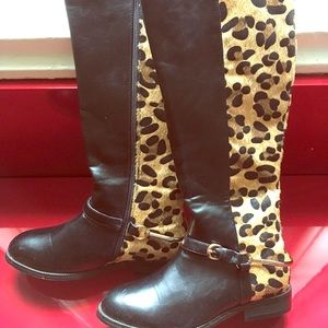 Black leopard boots Sz 6 new